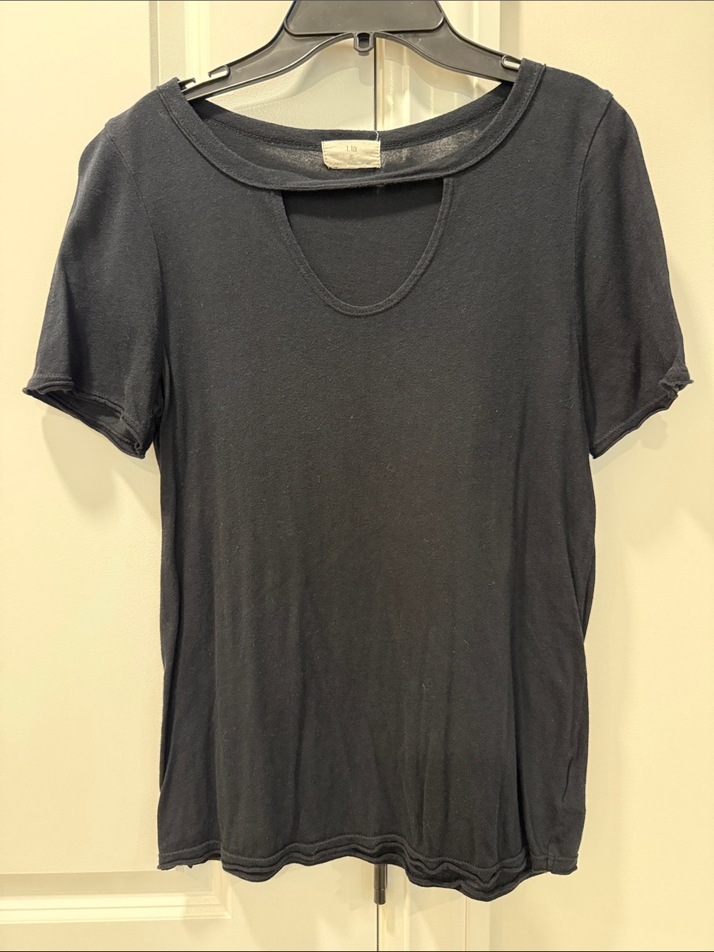 t.la  Short-Sleeve Cutout Top Size Small